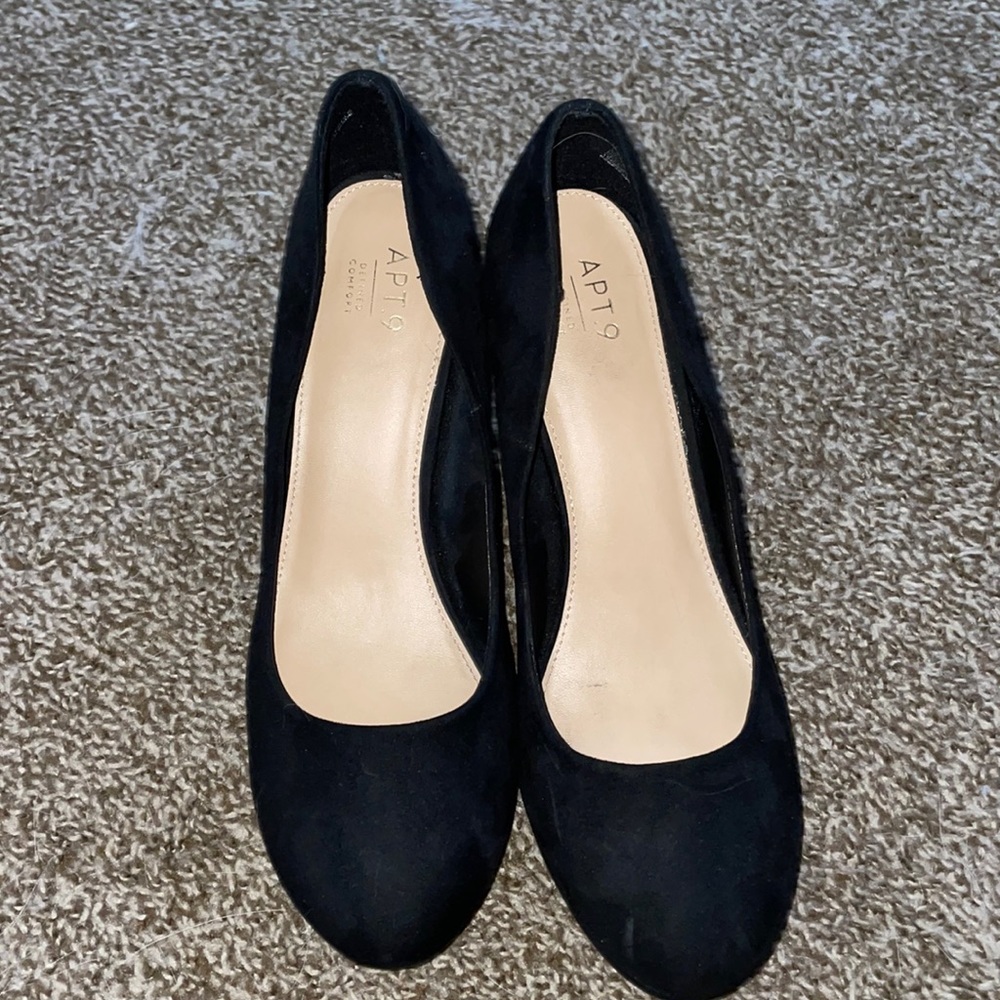 Black wedges